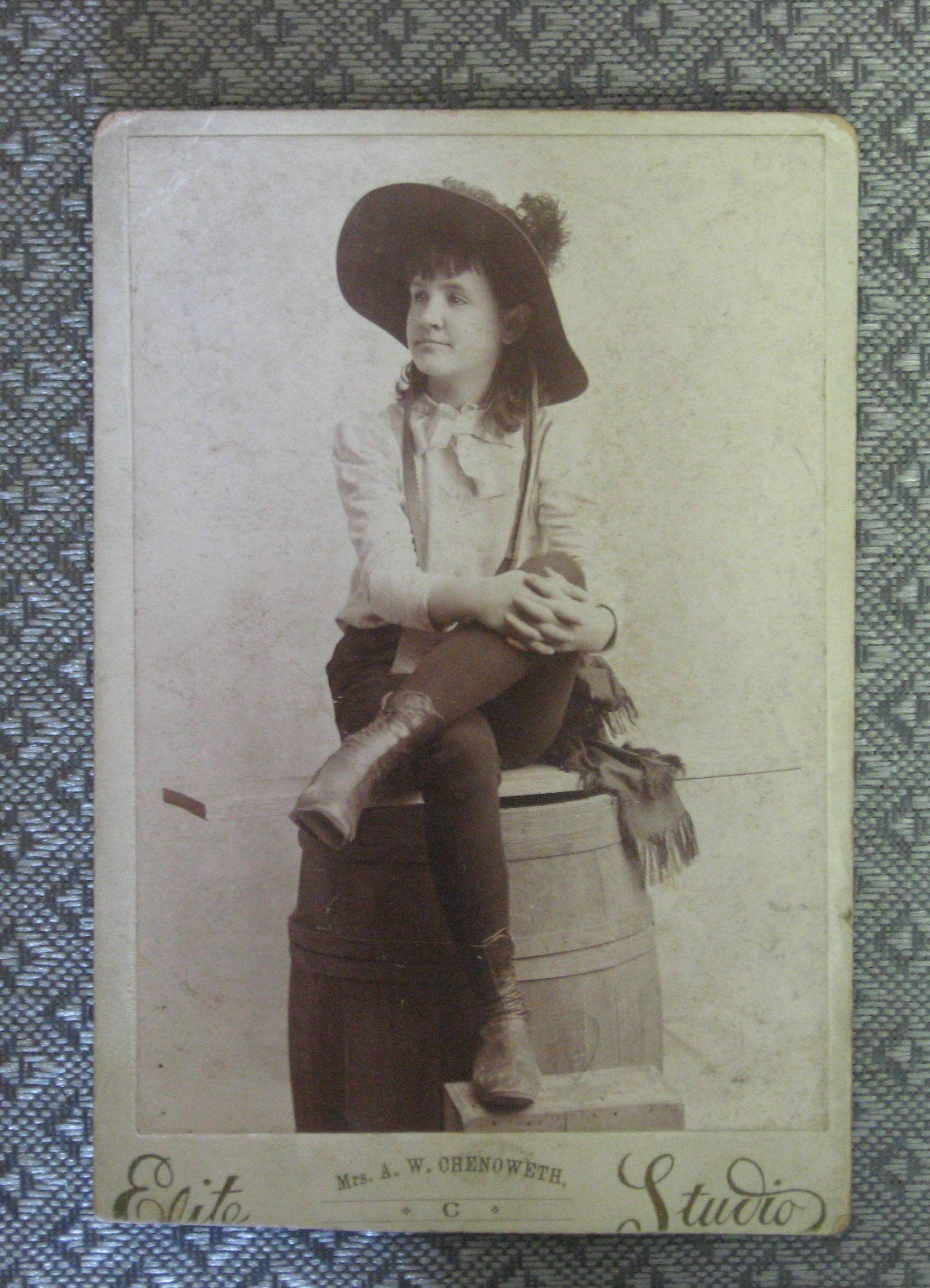 [Laura Victoria Yonce]